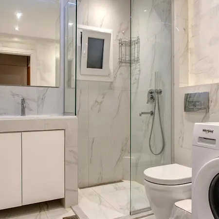 Modern Style Near The Train Station Apartment Thessaloniki