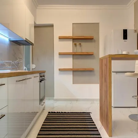 Modern Style Near The Train Station Apartment *