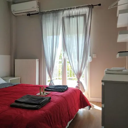 Modern Style Near The Train Station アパート テッサロニキ