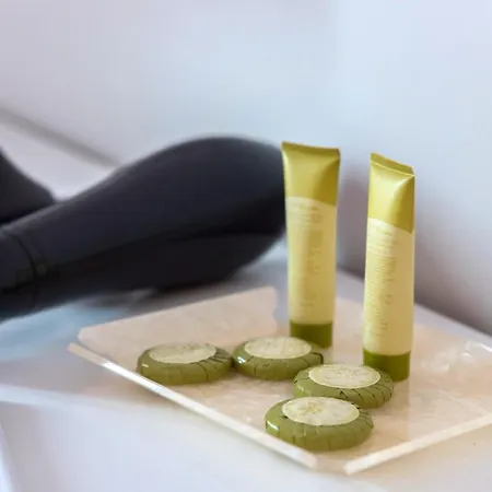 Modern Style Near The Train Station アパート テッサロニキ