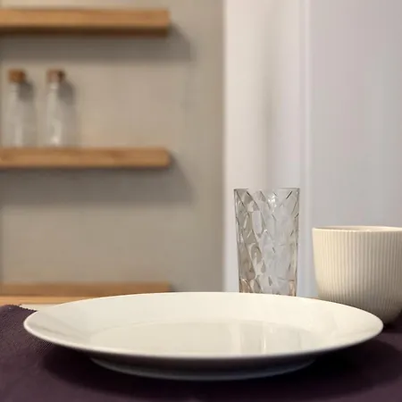 Modern Style Near The Train Station アパート テッサロニキ