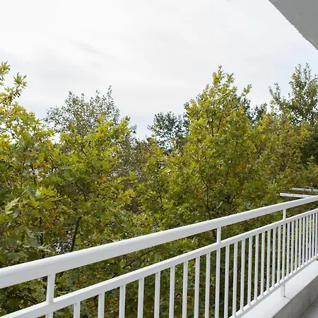 Modern Style Near The Train Station 테살로니키